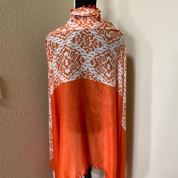 Two-Toned Scarf/Wrap - Picture 2 of 3